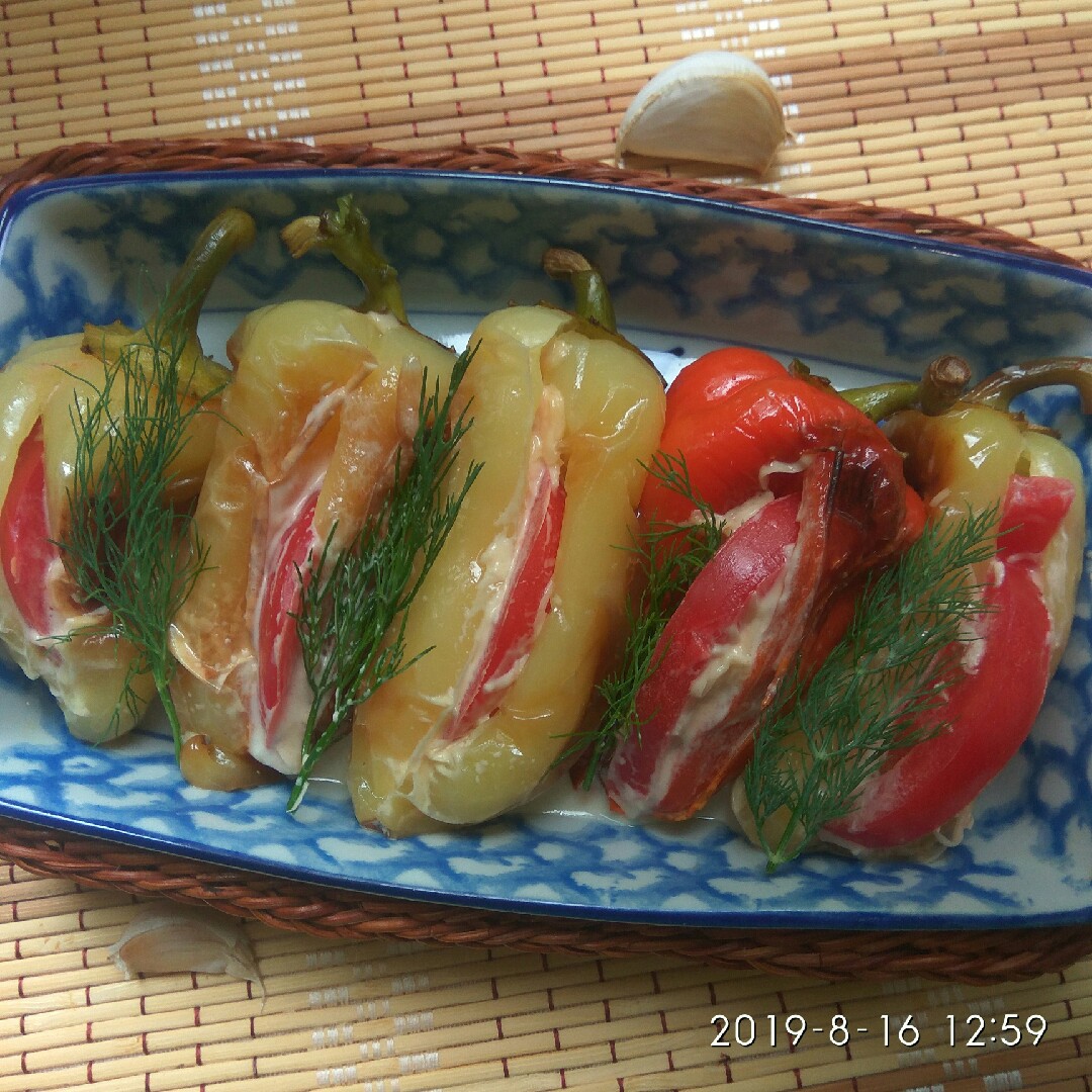 Перцы жареные с острой начинкой