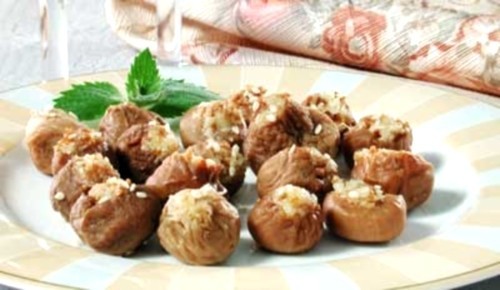 Закуска из фаршированного сыром инжира