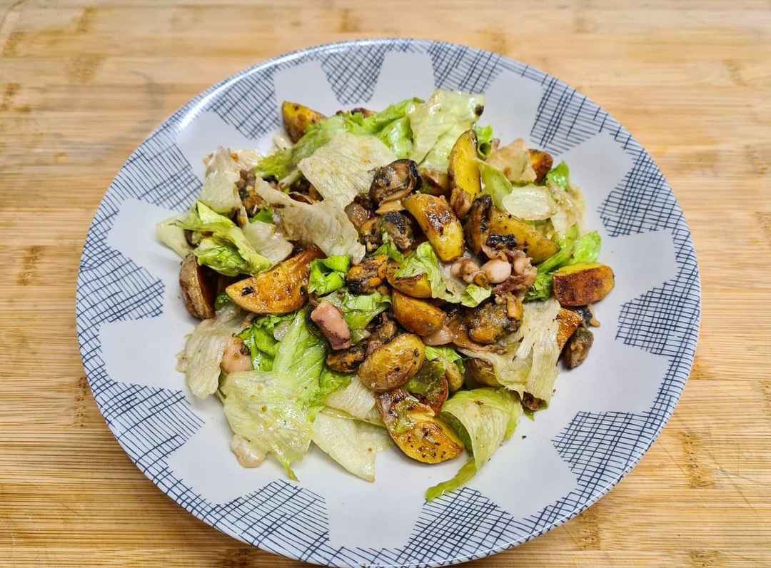 Теплые салаты с креветками, 14 пошаговых рецептов с фото на сайте «Еда»
