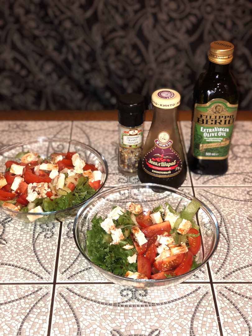 Классический греческий салат с брынзой