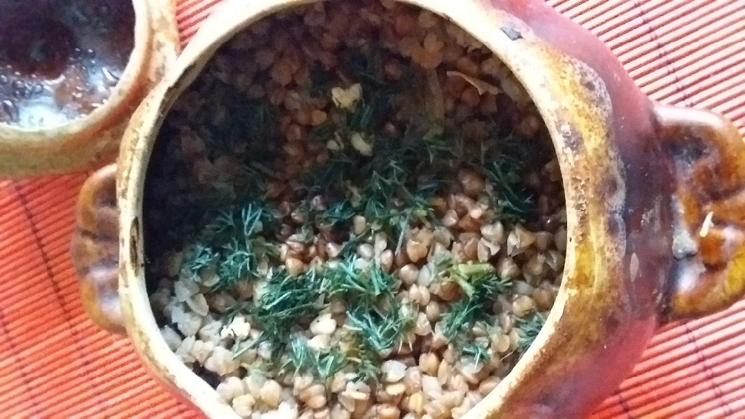 Гречневая каша с грибами и печенью в горшочках