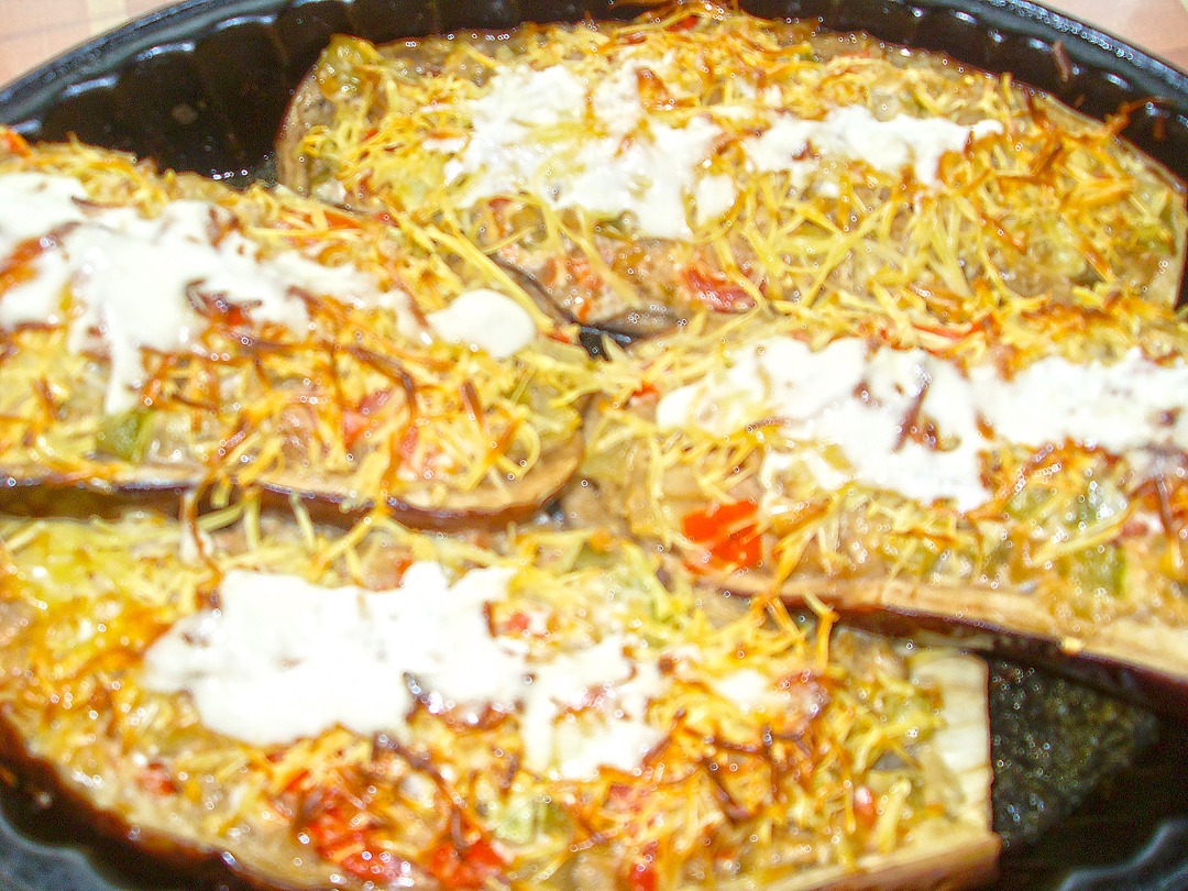 Баклажаны запеченные с овощами "Лодочка"