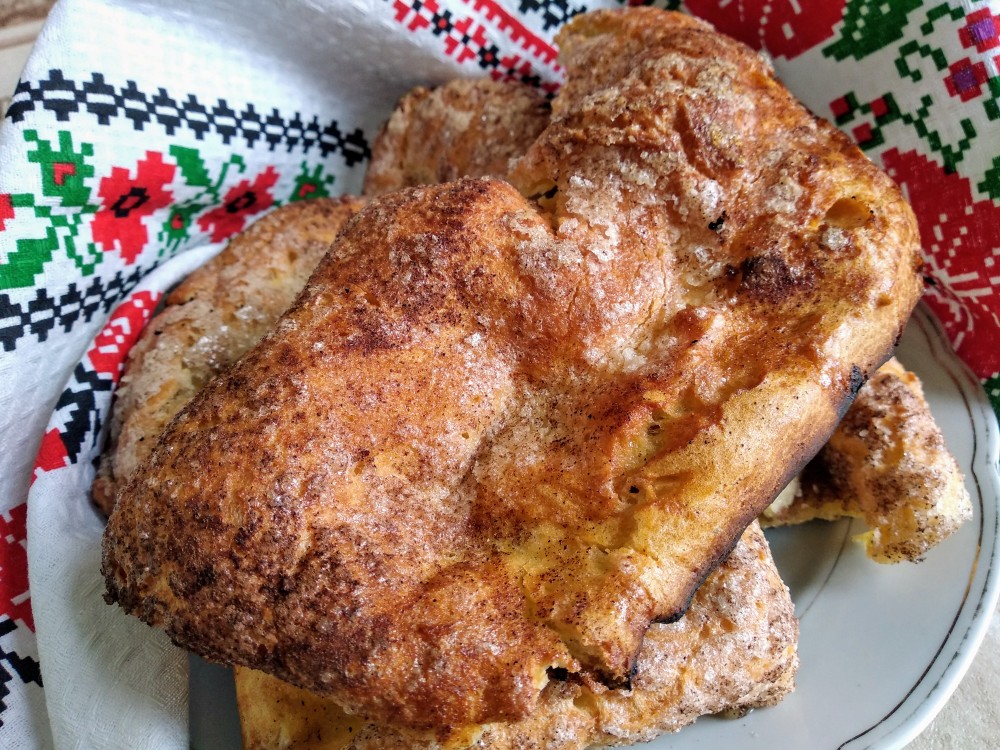 Сахарная лепёшка с корицей