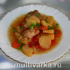 Говядина тушёная с овощами