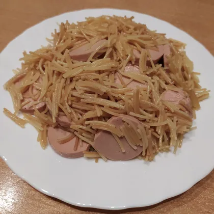 Жареная вермишель с сосисками/сардельками