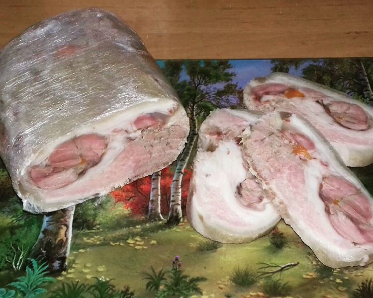 Рулет из свиной рульки