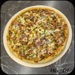 Пицца с луком и сыром