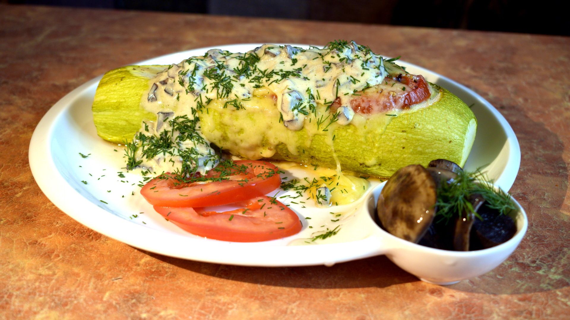 Лодочки из кабачков с грибным соусом