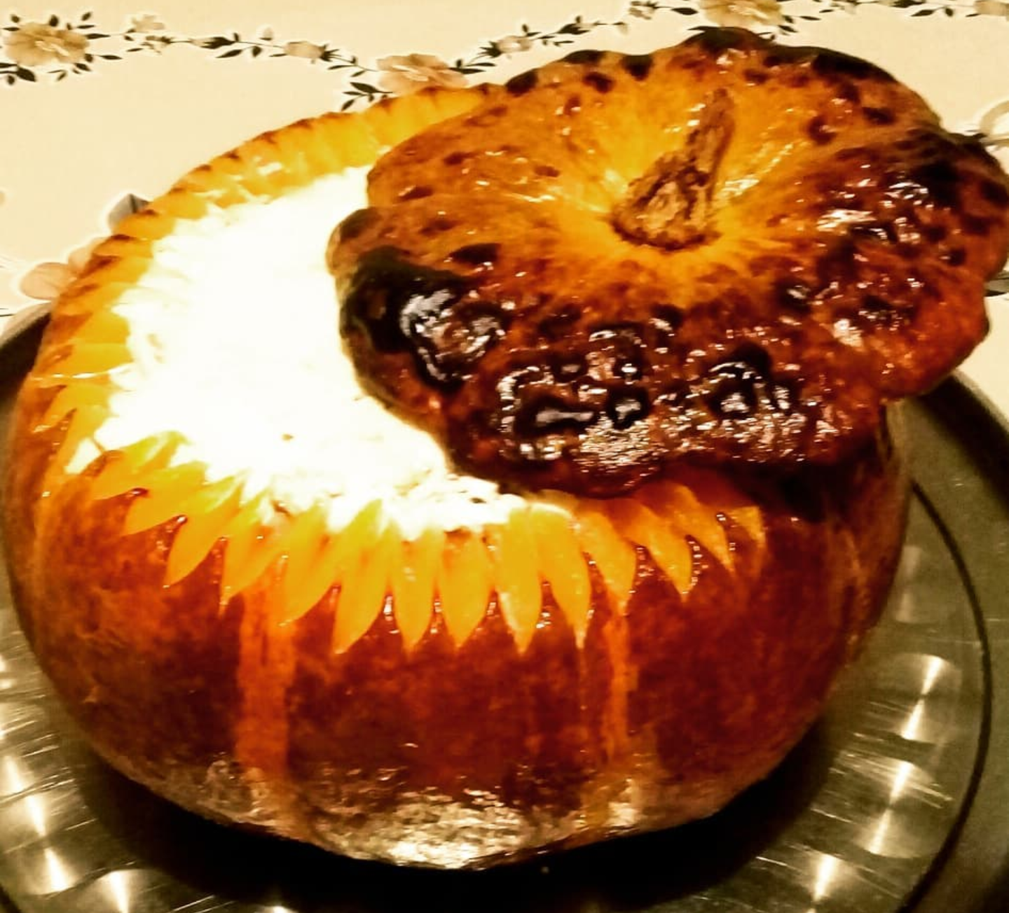 Мясо с картофелем и грибами в тыкве