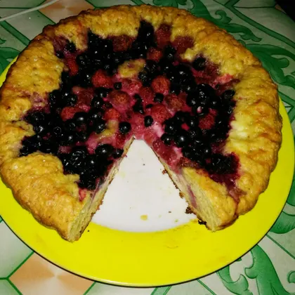 Бисквитный пирог с ягодами 2