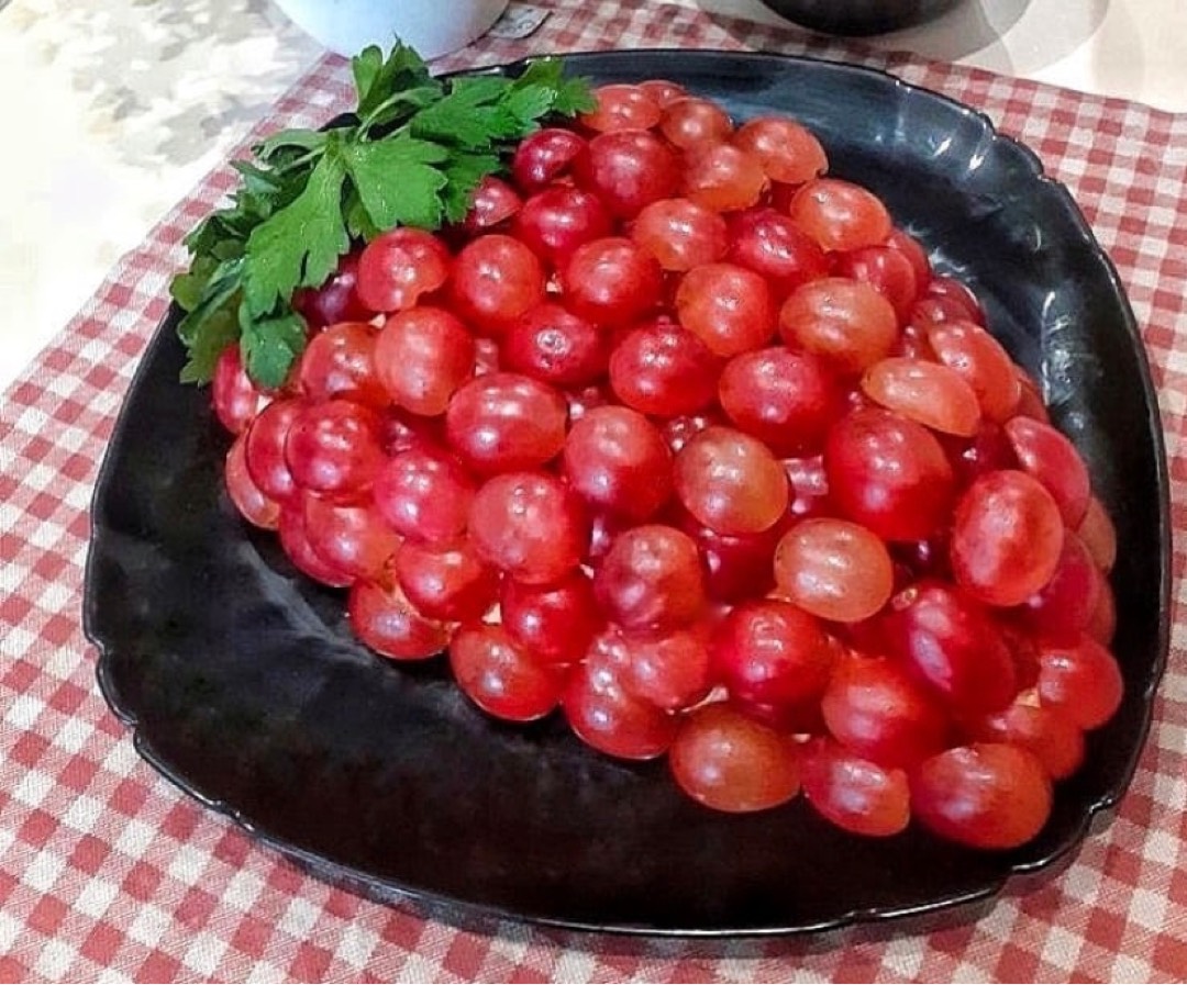 салат с виноградом и курицей и сыром и яйцом рецепт классический пошаговый рецепт | Дзен