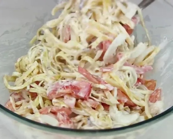 Салат с кальмарами