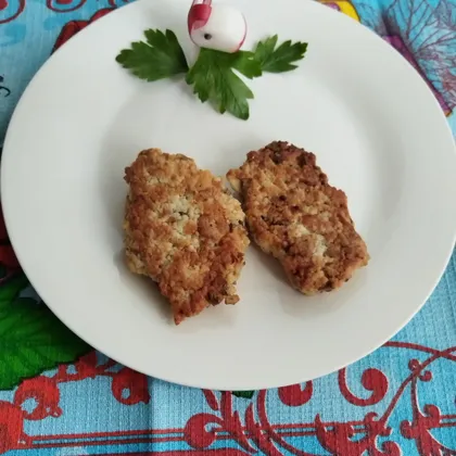 Рубленые куриные котлетки с кускусом и шампиньонами