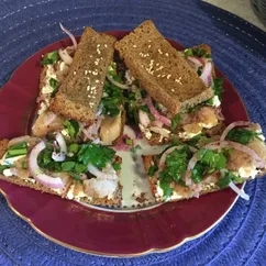 Закусочные бутерброды с селёдкой и сливочным сыром 🥪