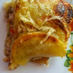 Картофельный рулет с шампиньонами, куриным филе и болгарским перцем.😘