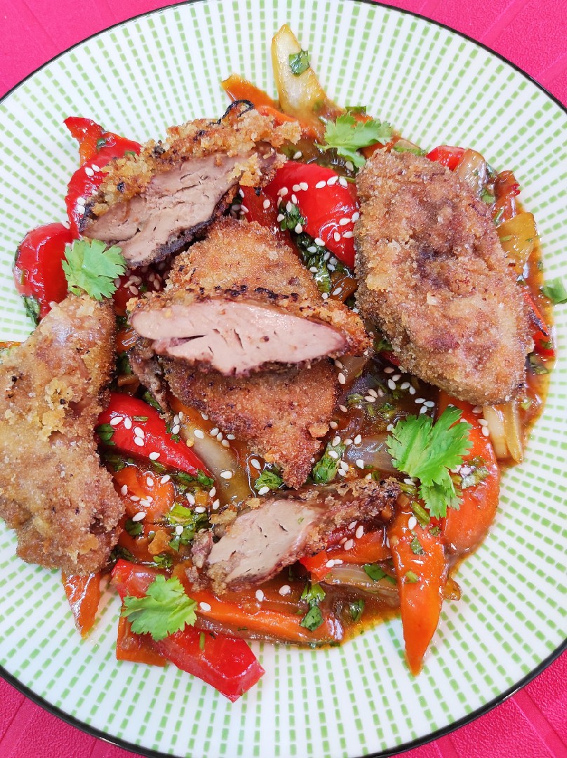 Китайский теплый салат с куриной печенью