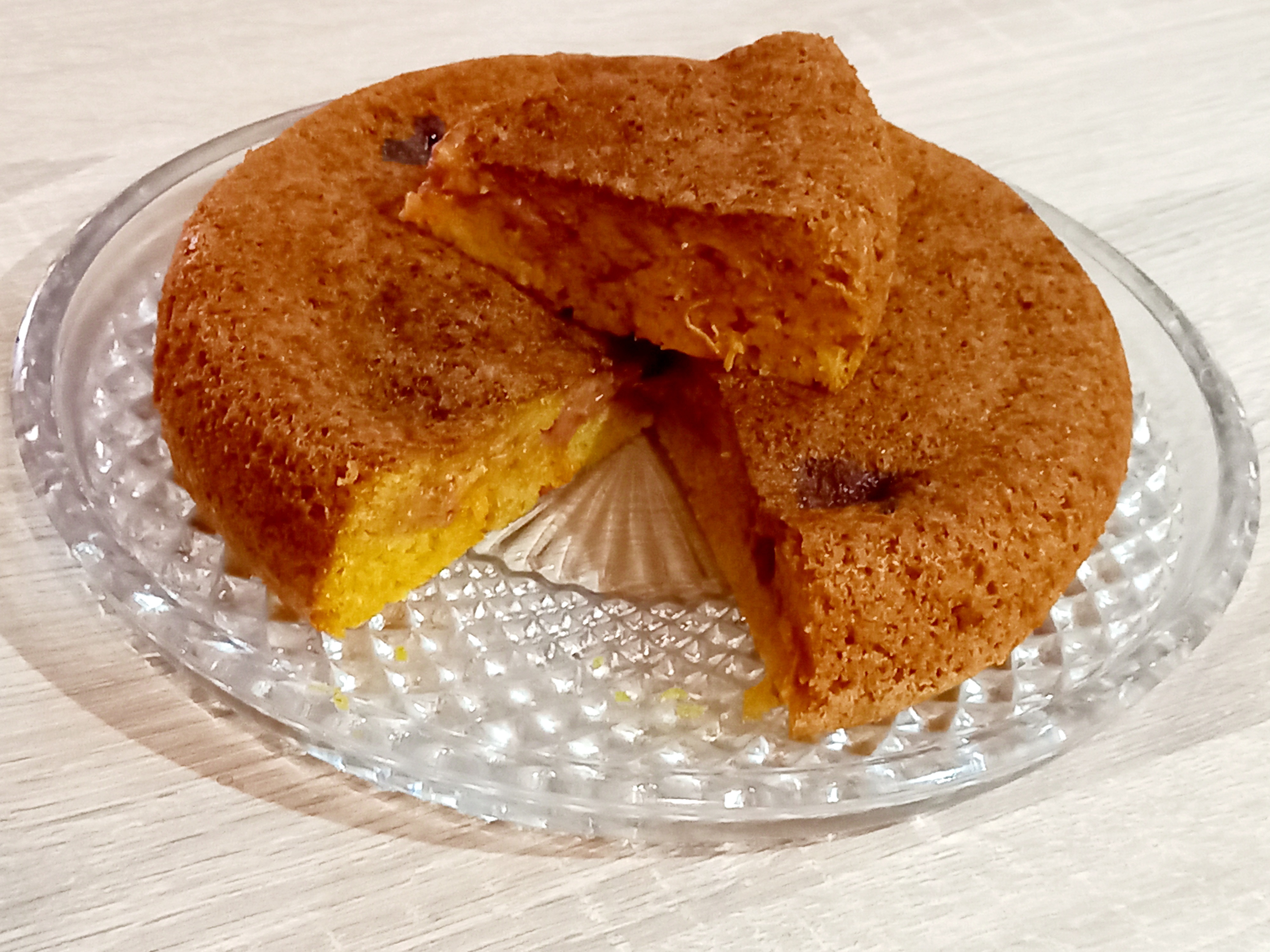 Пирог морковный с клубникой в мультиварке