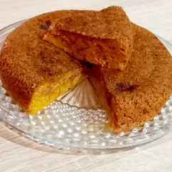 Пирог морковный с клубникой в мультиварке