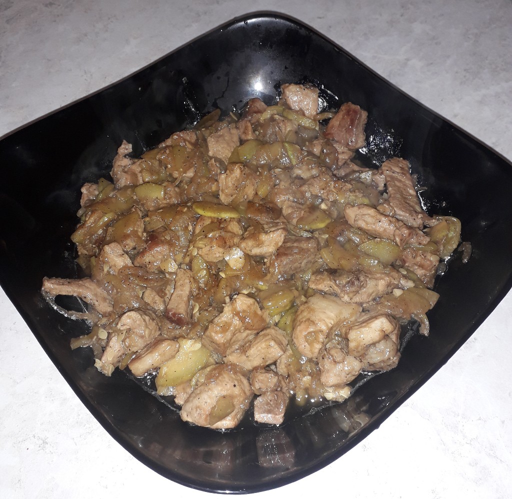 Свинина с кабачками в соевом соусе