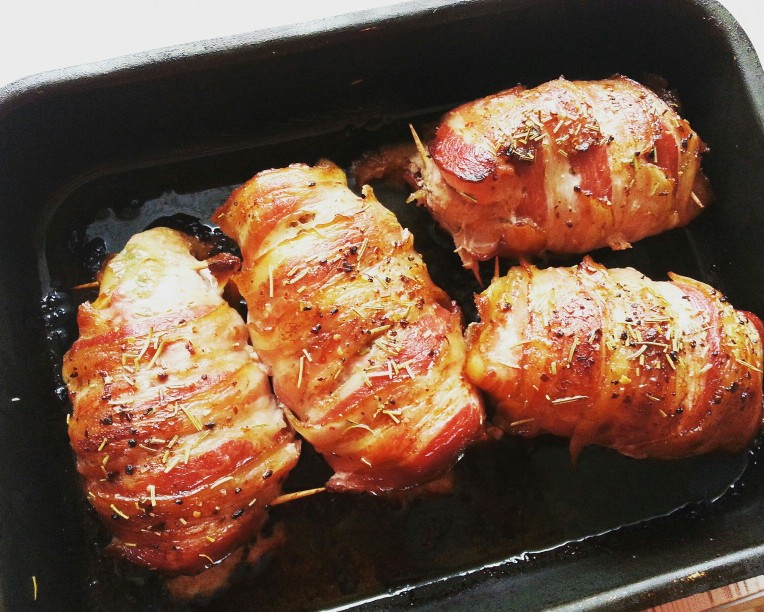 Рулетики из свинины с начинкой в духовке - 8 рецептов с пошаговыми фото