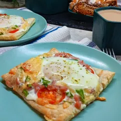 Яичница на слоеном тесте