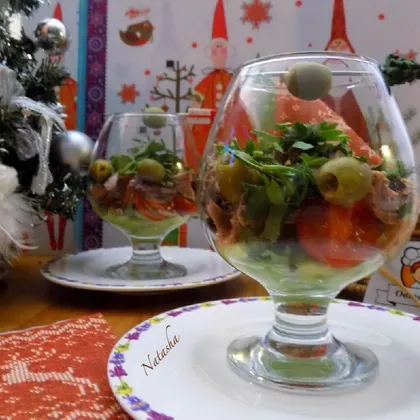 Салат с авокадо и тунцом 'С Новым Годом!'