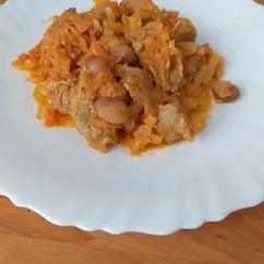 Тушёная капуста с мясом и яйцом