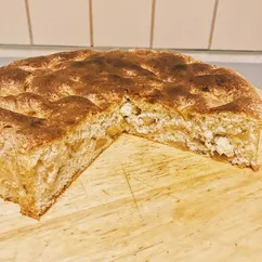 Шарлотка с яблоками и корицей