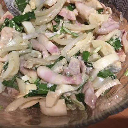 Сочный салат с кальмарами