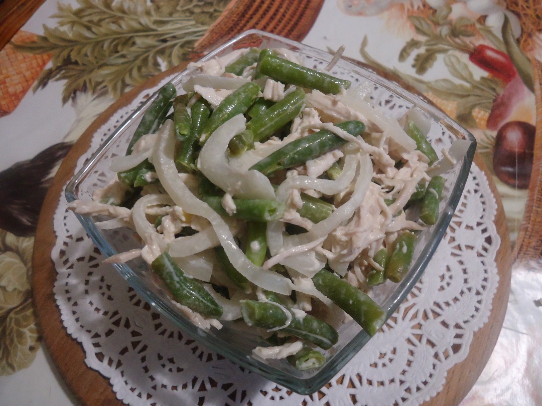 Рецепт: Салат с омлетом - с маринованным луком - сытный