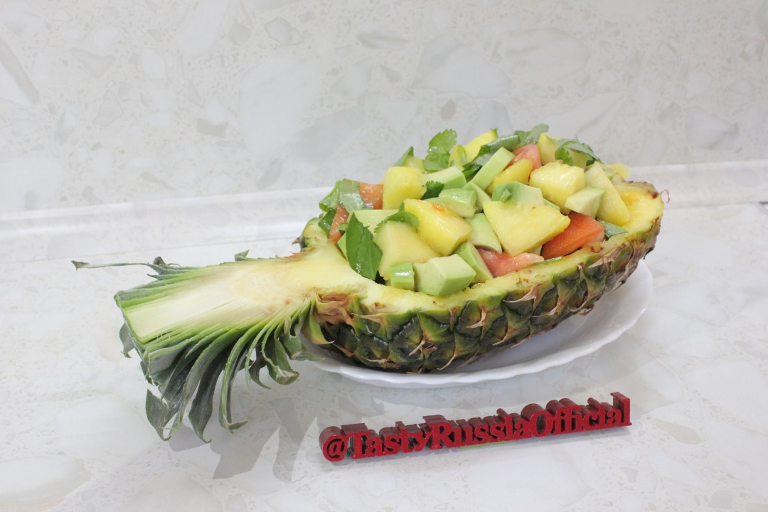 Авокадо-сальса с ананасовым топпингом