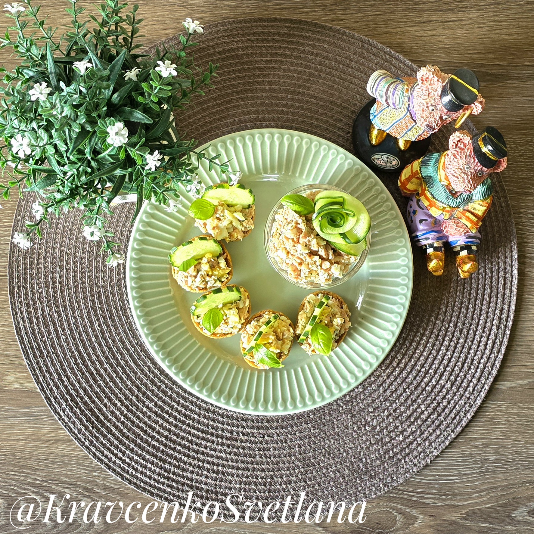 Салат с тунцом и яйцами