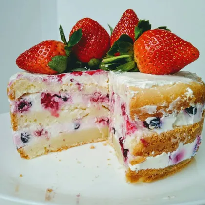 Торт с ягодами и творогом