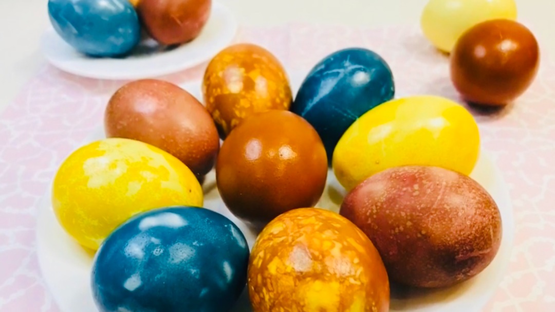 5 способов окрашивания пасхальных яиц природными красителями