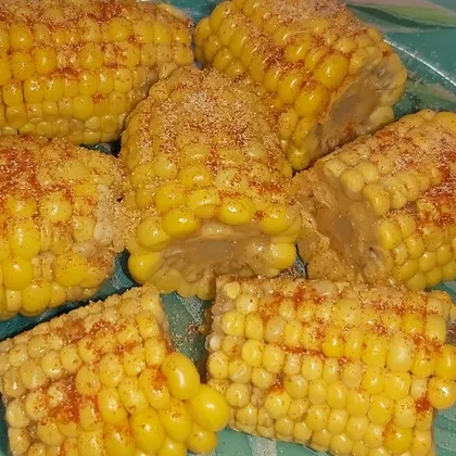 Кукуруза варёная с сухим чесноком и паприкой