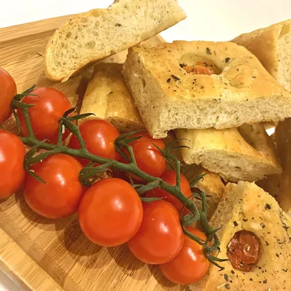 Фокачча с итальянскими травами и томатами Черри