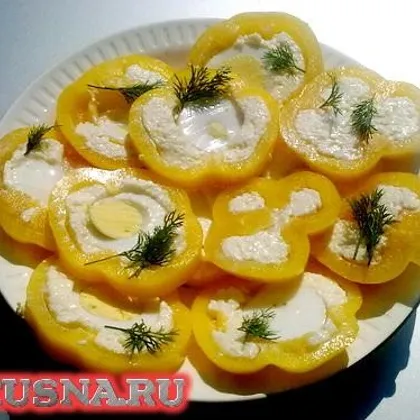 Перец фаршированный сыром и яйцами