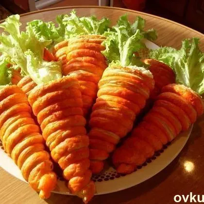 Салат в 'морковках' из слоеного теста