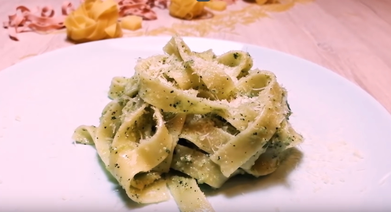 Феттуччине с соусом песто