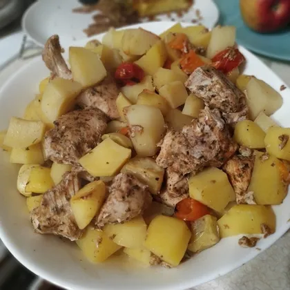 Картошечка запечённая с курицей и овощами