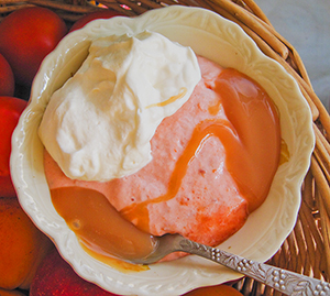 Творожный десерт из летних ягод и фруктов