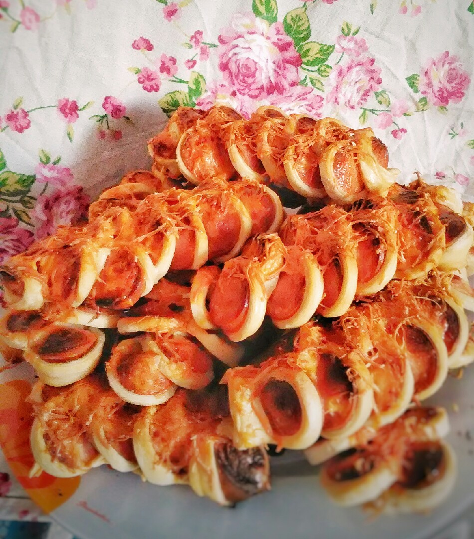 Плетенка с сосиской