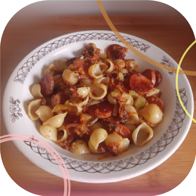 Ракушки и сосиски с овощами