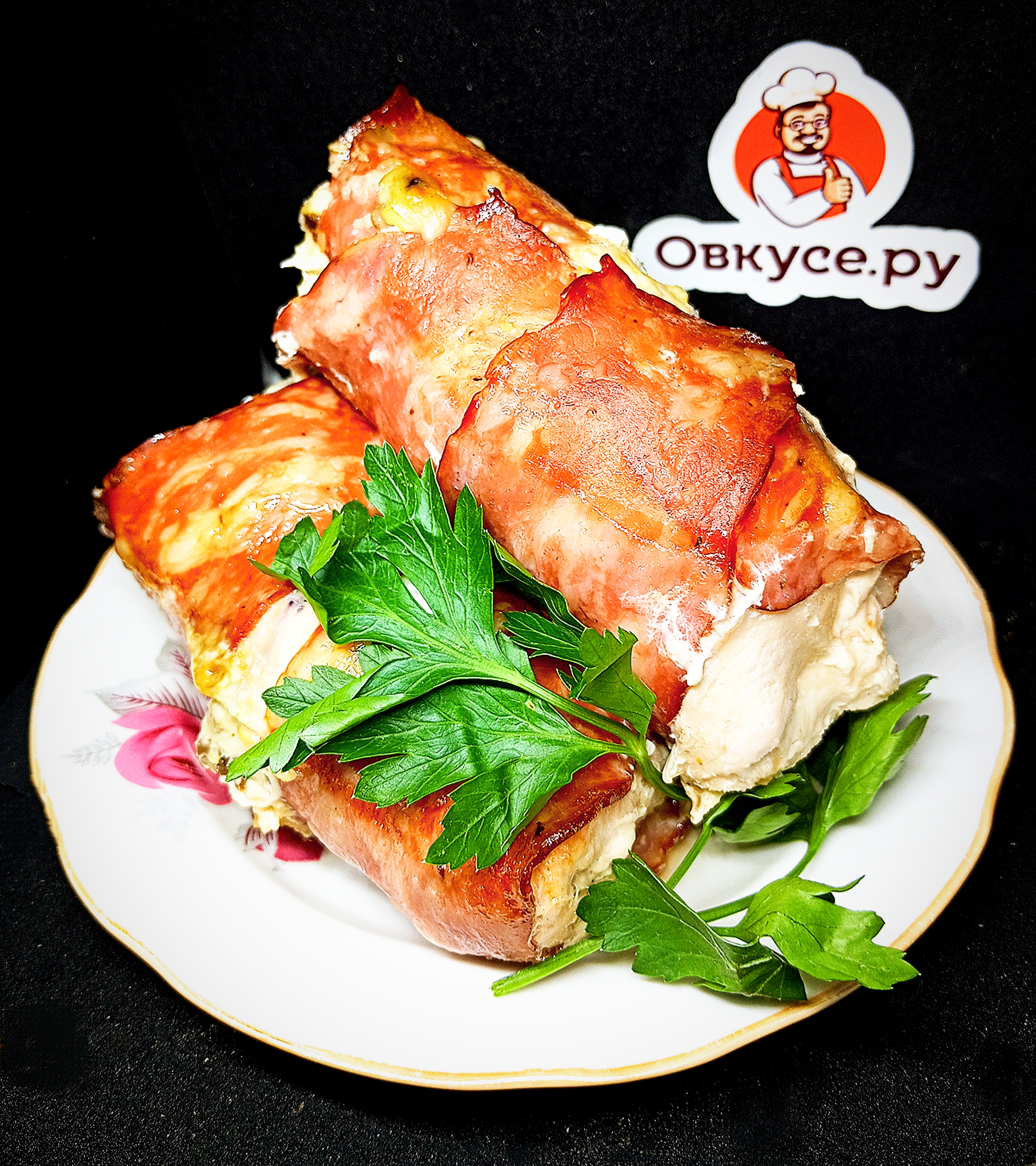 Рулетики с грибами и сыром в беконе