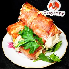 Рулетики с грибами и сыром в беконе