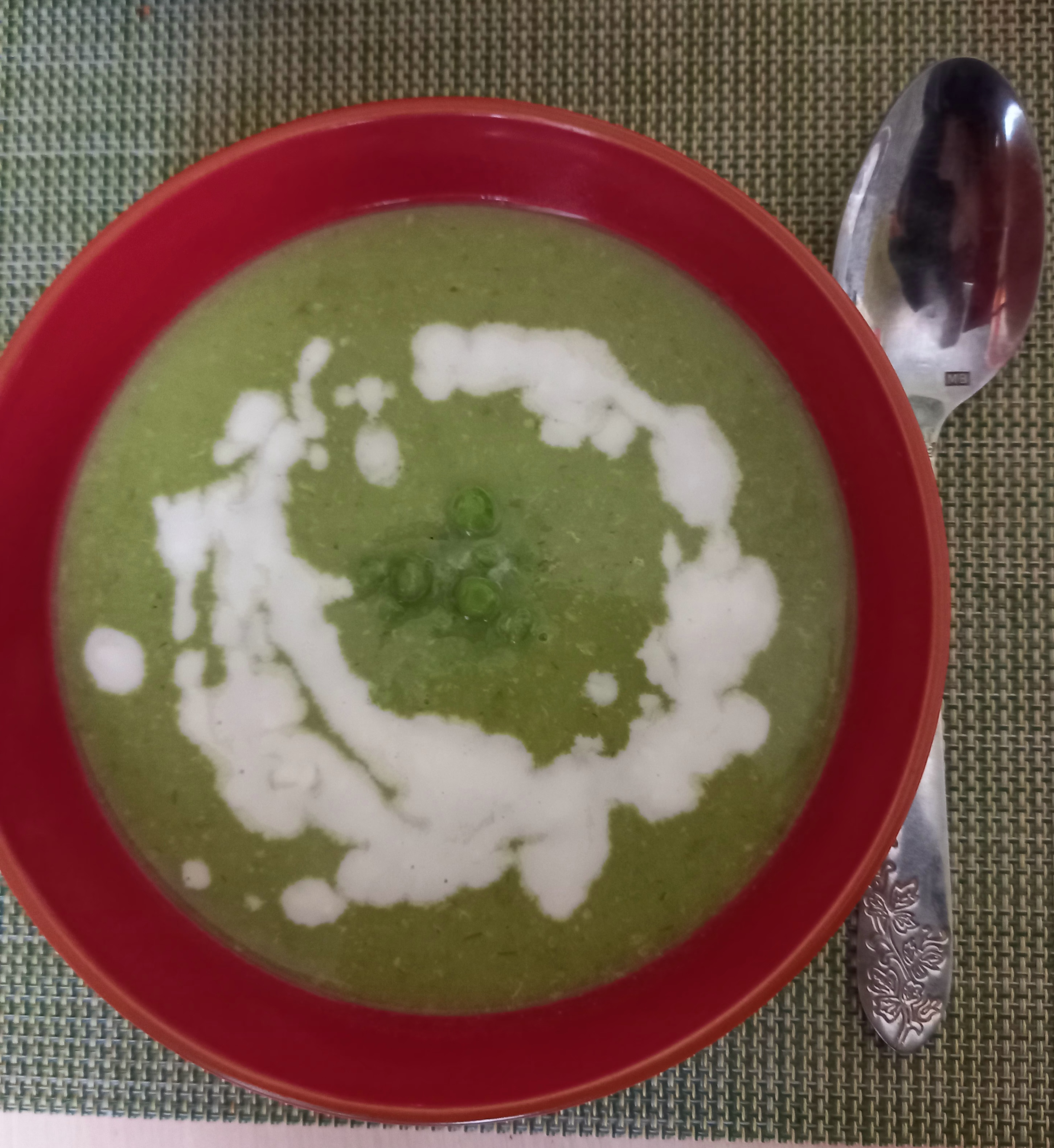 Суп-пюре из зеленого горошка с кокосовым молоком