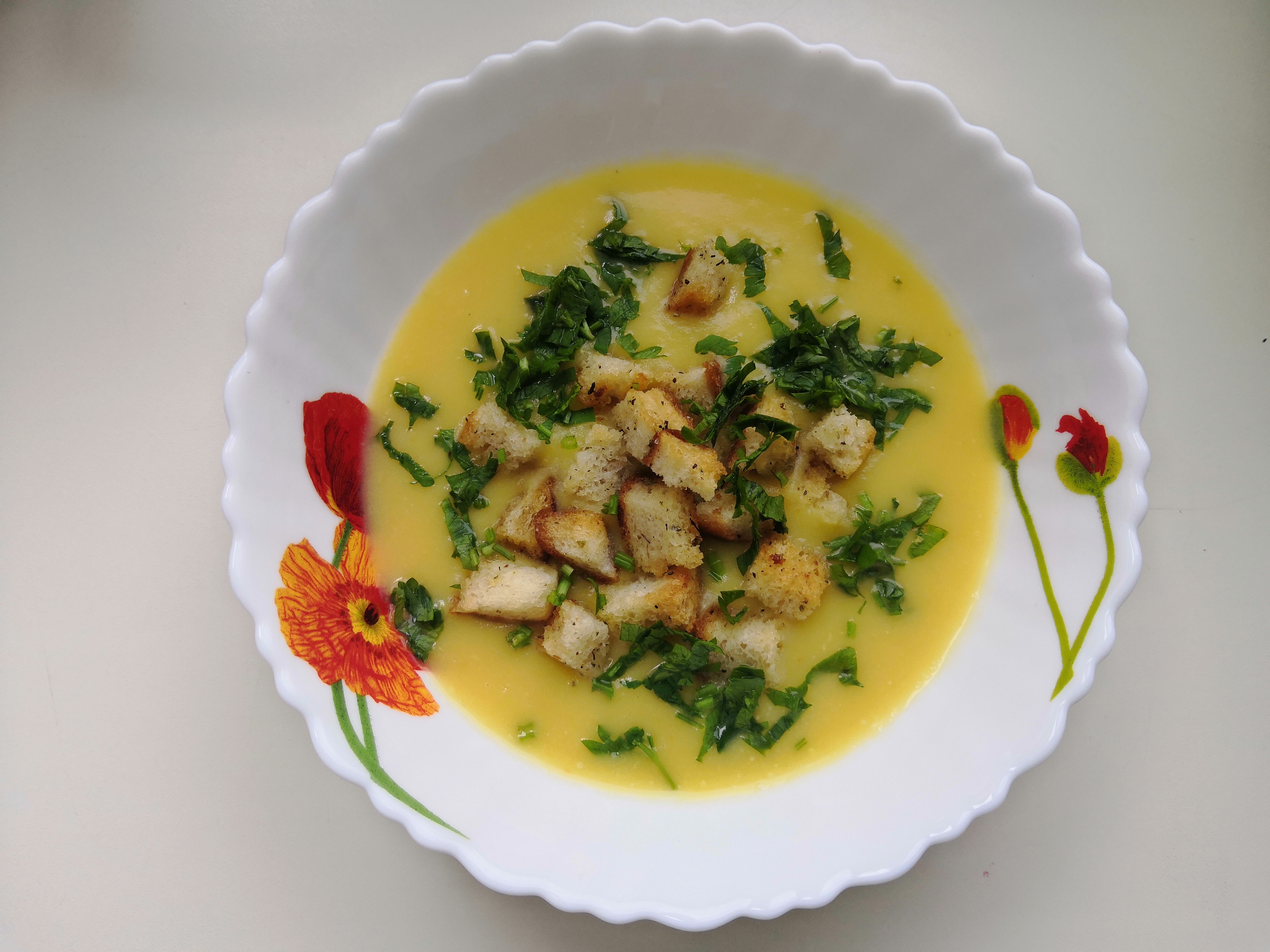 Крем-суп из шампиньонов и картофеля с гренками