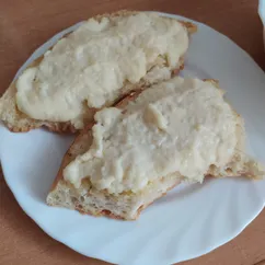 Хрустящие бутерброды с веганским сыром в духовке 