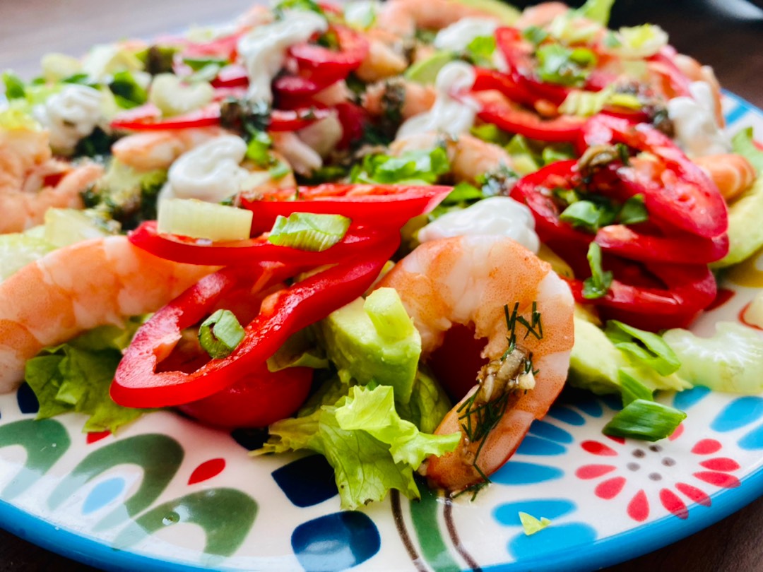 Салат с авокадо и креветками