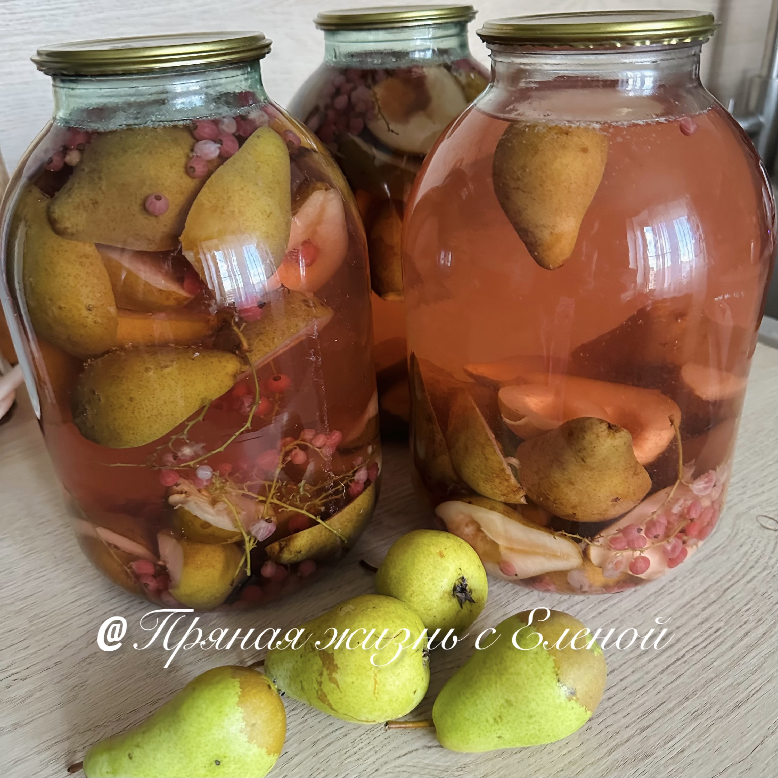 Компот из груш с красной смородиной